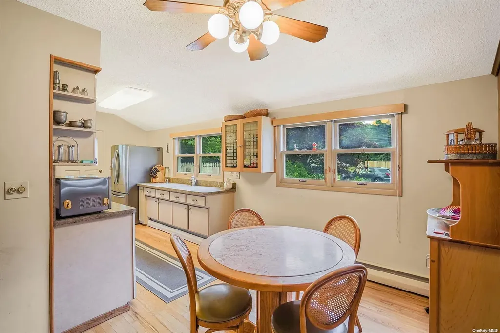 939 Gardiner Drive Bay Shore NY 11706