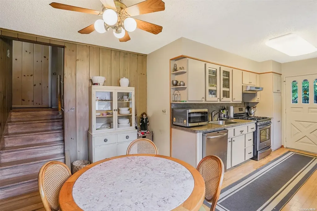 939 Gardiner Drive Bay Shore NY 11706
