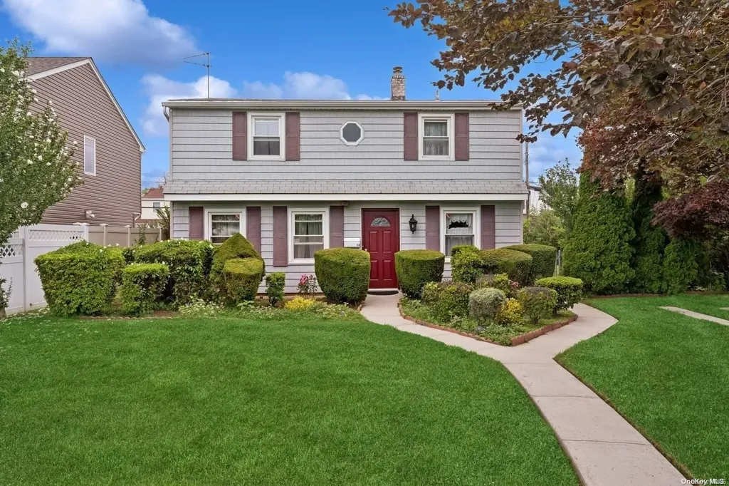 13 Spool Lane Levittown NY 11756