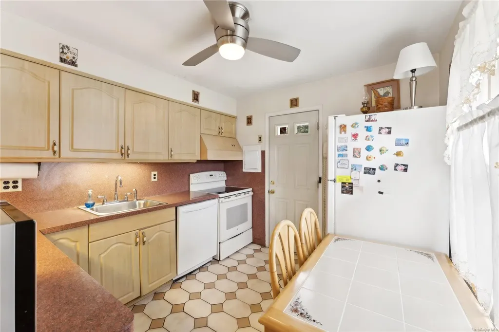 13 Spool Lane Levittown NY 11756
