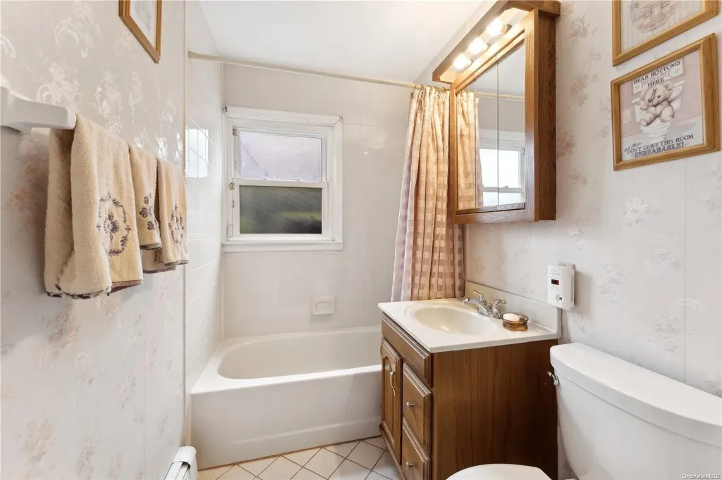13 Spool Lane Levittown NY 11756