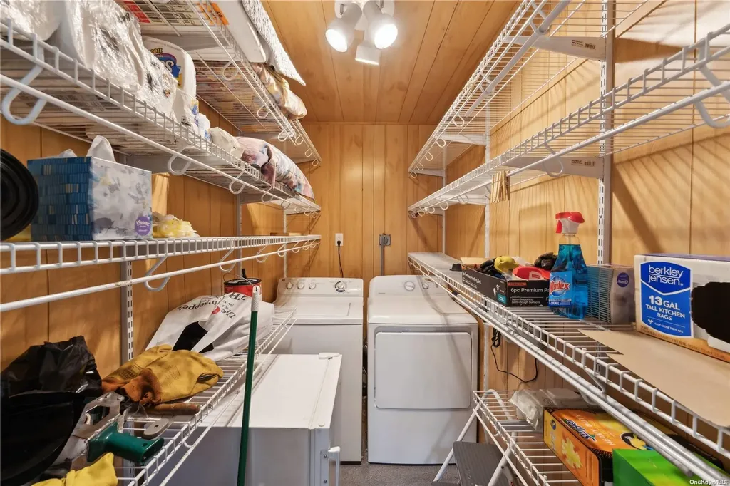 13 Spool Lane Levittown NY 11756