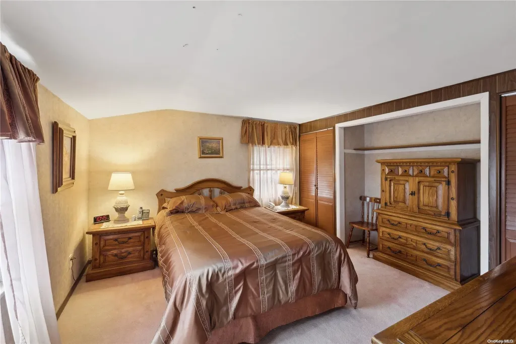 13 Spool Lane Levittown NY 11756