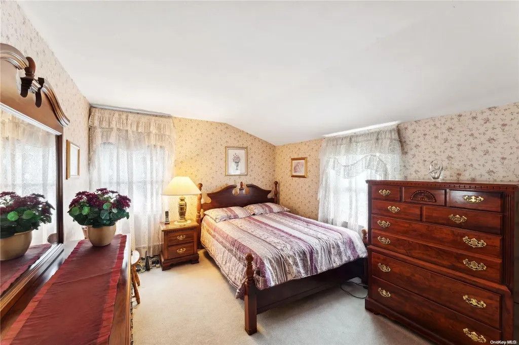 13 Spool Lane Levittown NY 11756