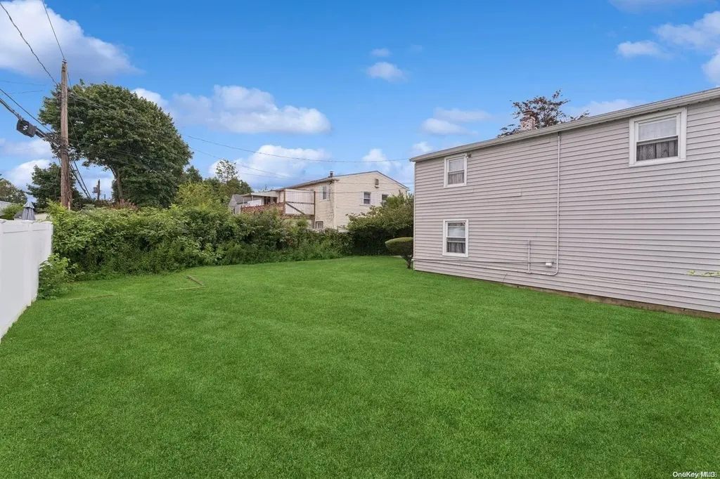 13 Spool Lane Levittown NY 11756