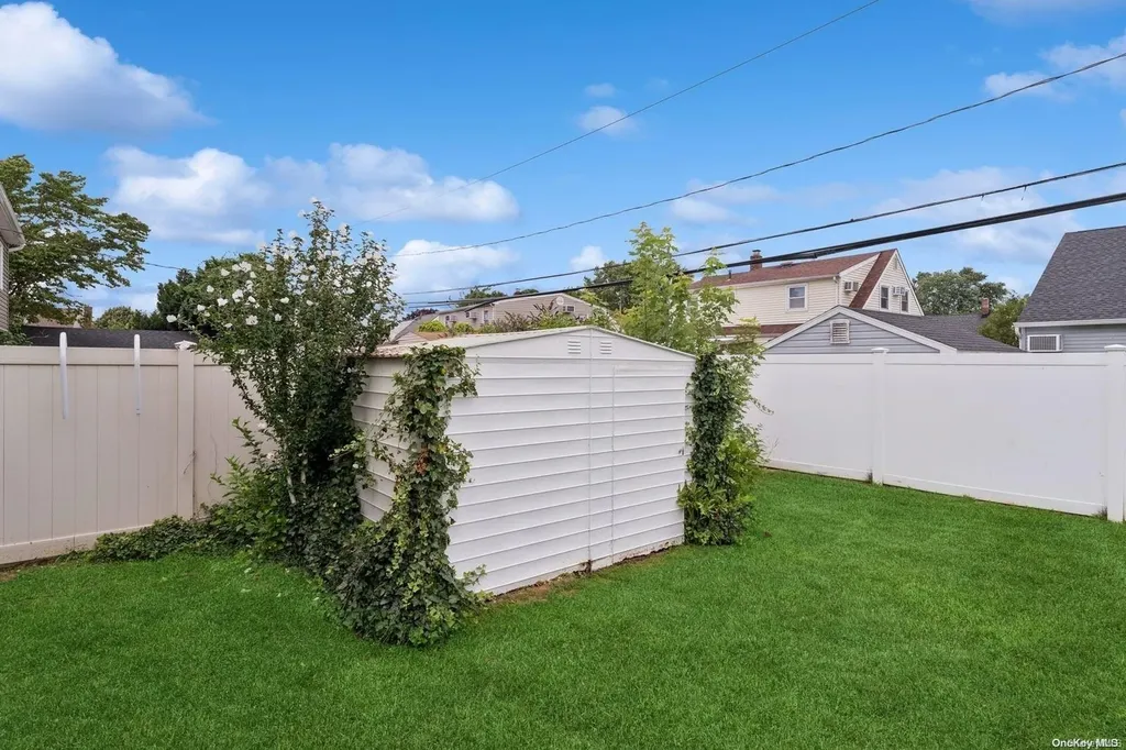 13 Spool Lane Levittown NY 11756