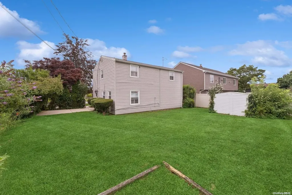 13 Spool Lane Levittown NY 11756