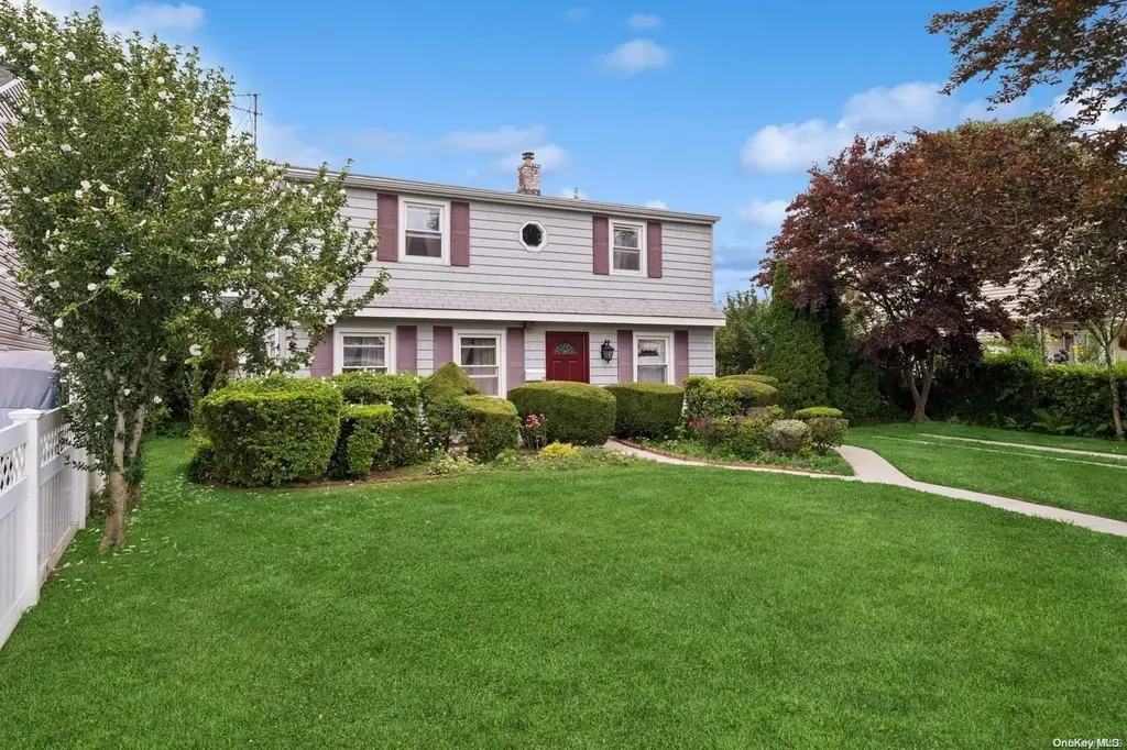 13 Spool Lane Levittown NY 11756