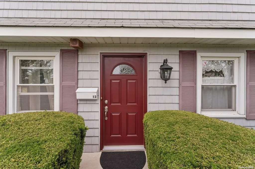 13 Spool Lane Levittown NY 11756