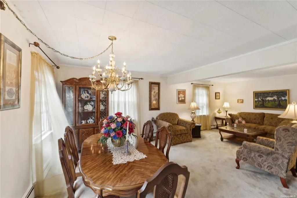 13 Spool Lane Levittown NY 11756