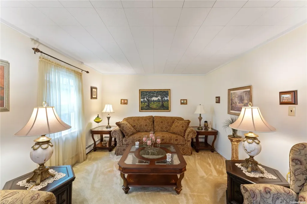 13 Spool Lane Levittown NY 11756
