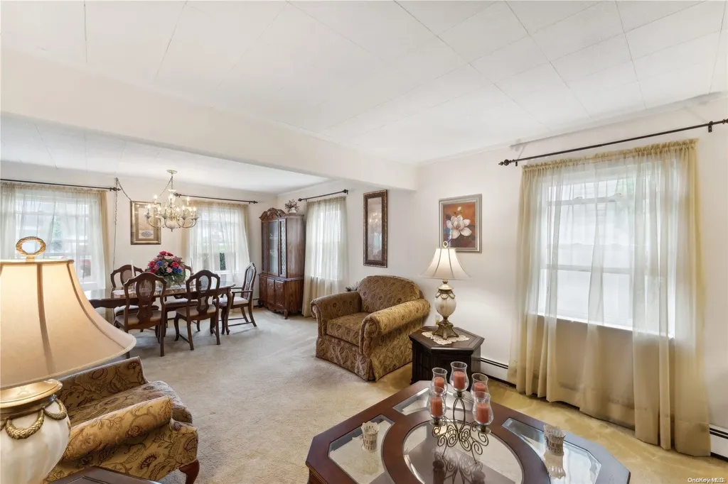 13 Spool Lane Levittown NY 11756