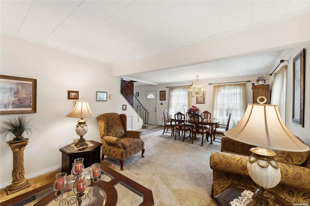 13 Spool Lane Levittown NY 11756
