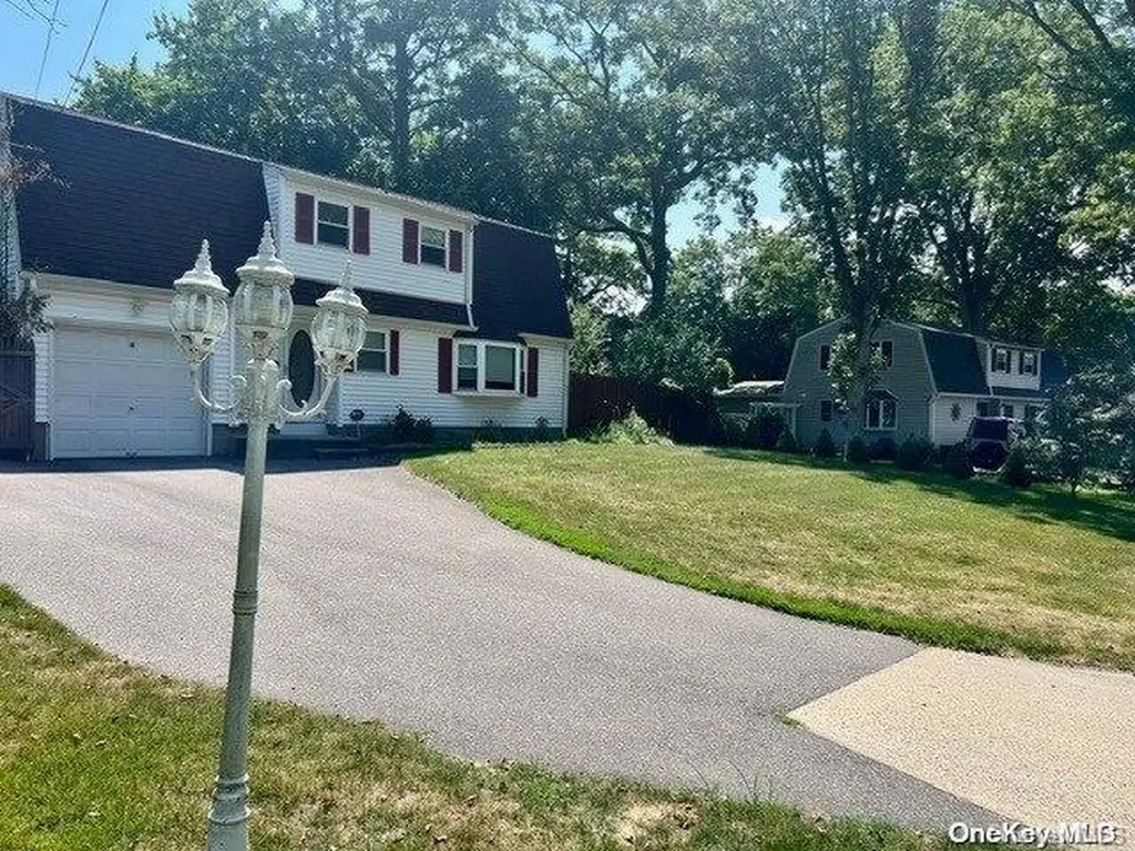 21 Wagner Drive Coram NY 11727