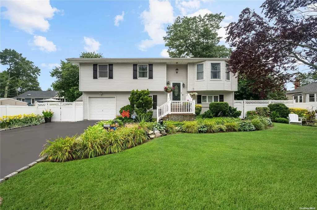 6 Brown Place Ronkonkoma NY 11779