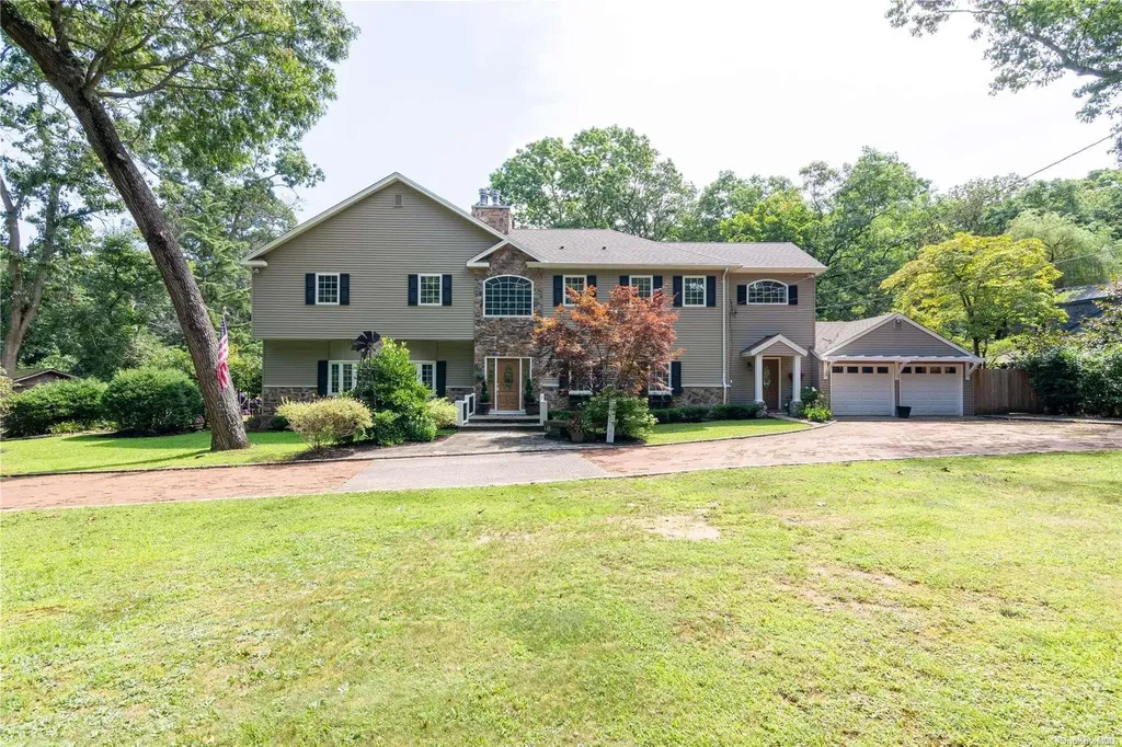 31 Croft Lane Smithtown NY 11787