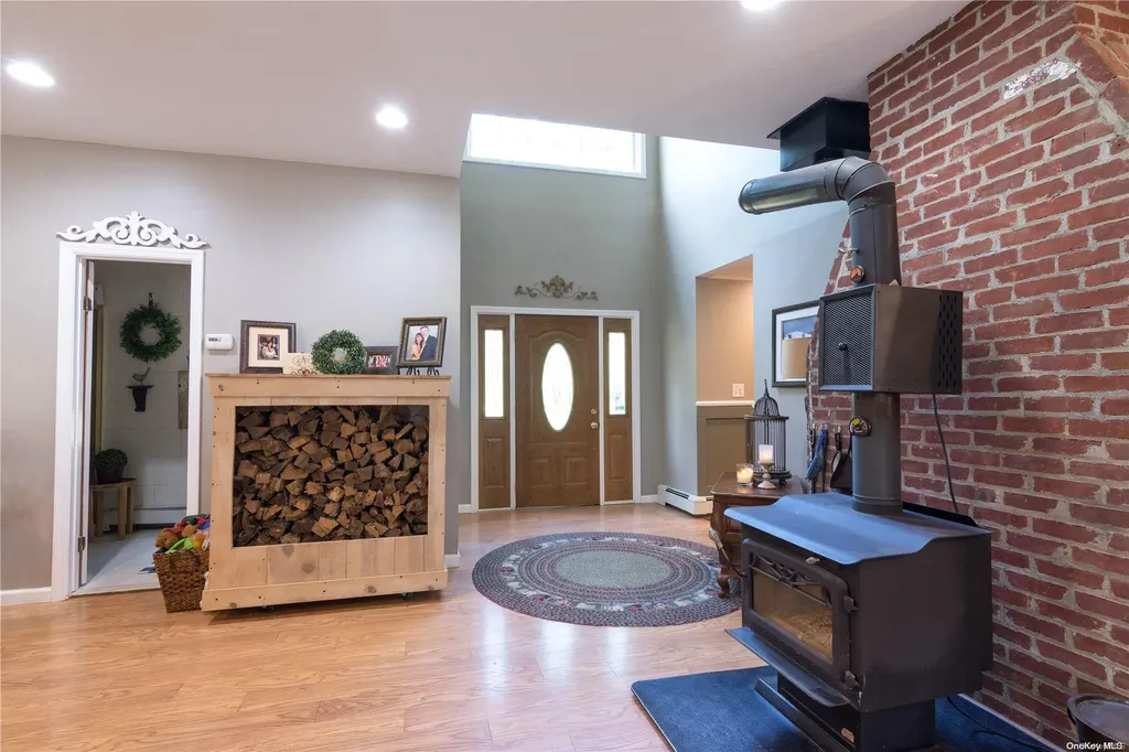 31 Croft Lane Smithtown NY 11787
