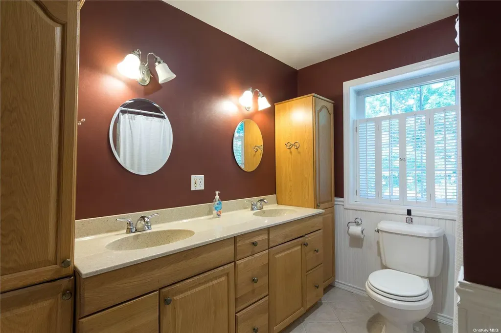 31 Croft Lane Smithtown NY 11787