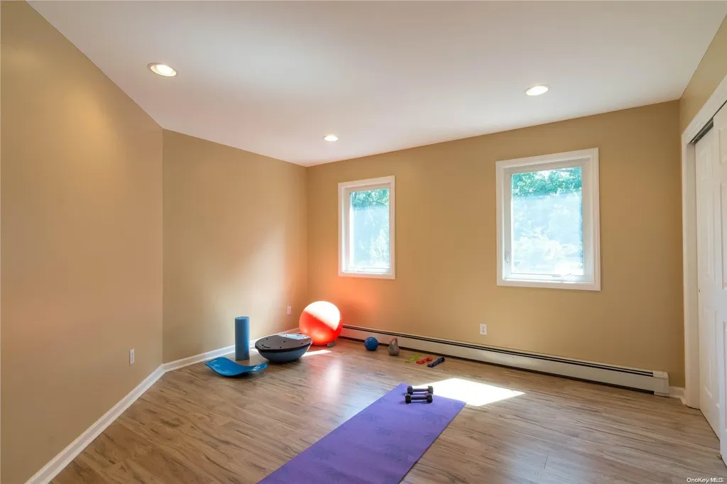 31 Croft Lane Smithtown NY 11787