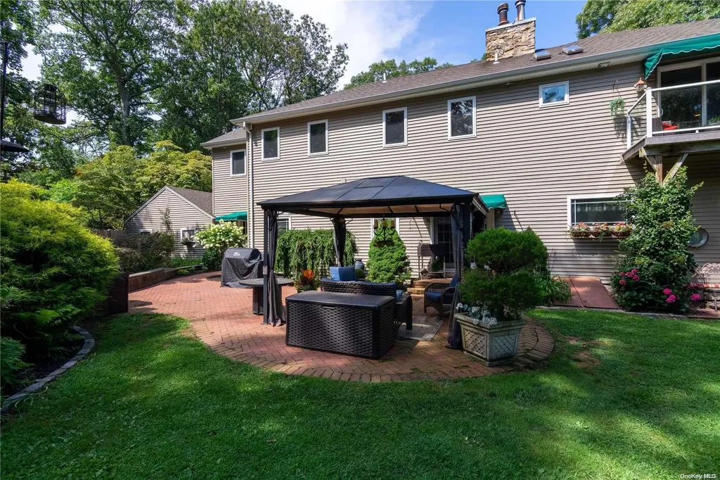 31 Croft Lane Smithtown NY 11787