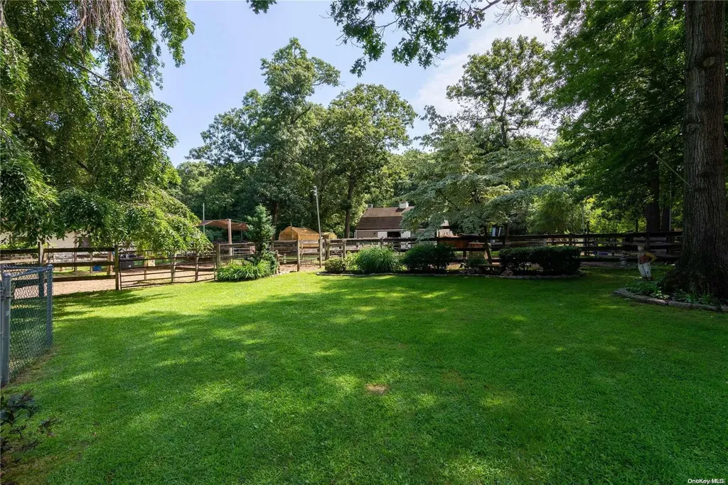 31 Croft Lane Smithtown NY 11787