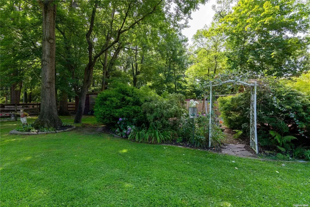 31 Croft Lane Smithtown NY 11787