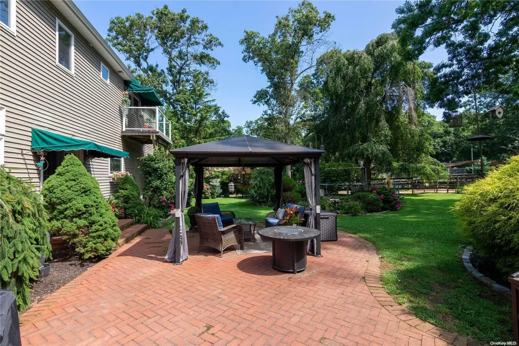 31 Croft Lane Smithtown NY 11787