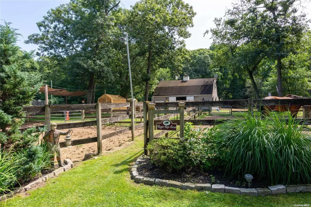 31 Croft Lane Smithtown NY 11787