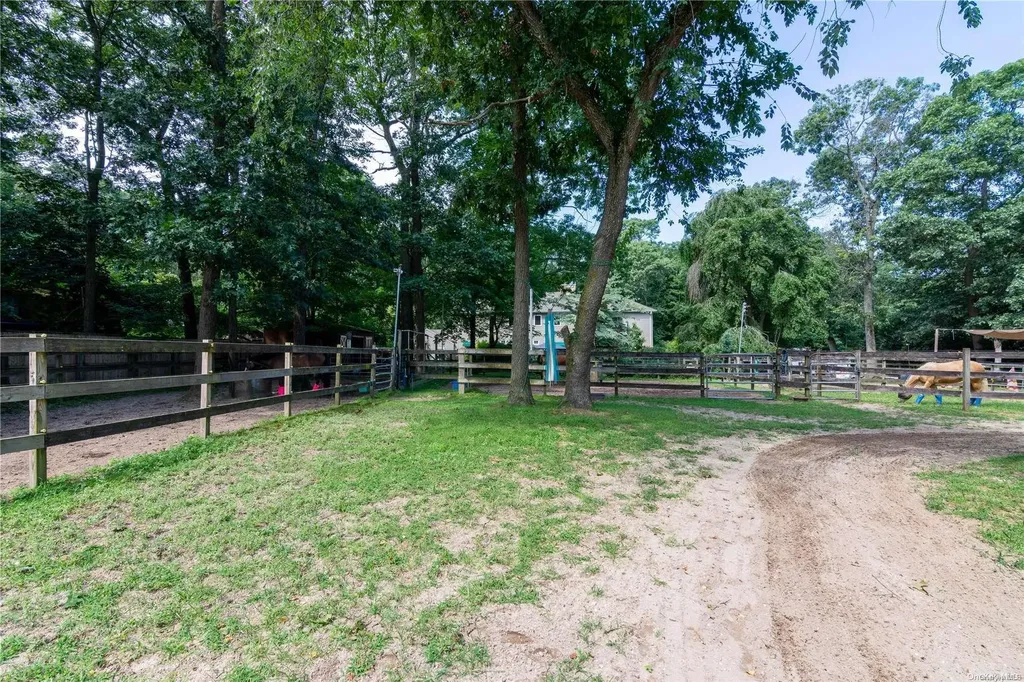31 Croft Lane Smithtown NY 11787