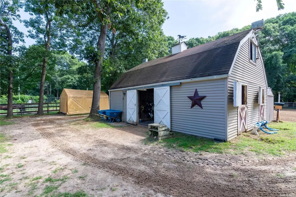 31 Croft Lane Smithtown NY 11787