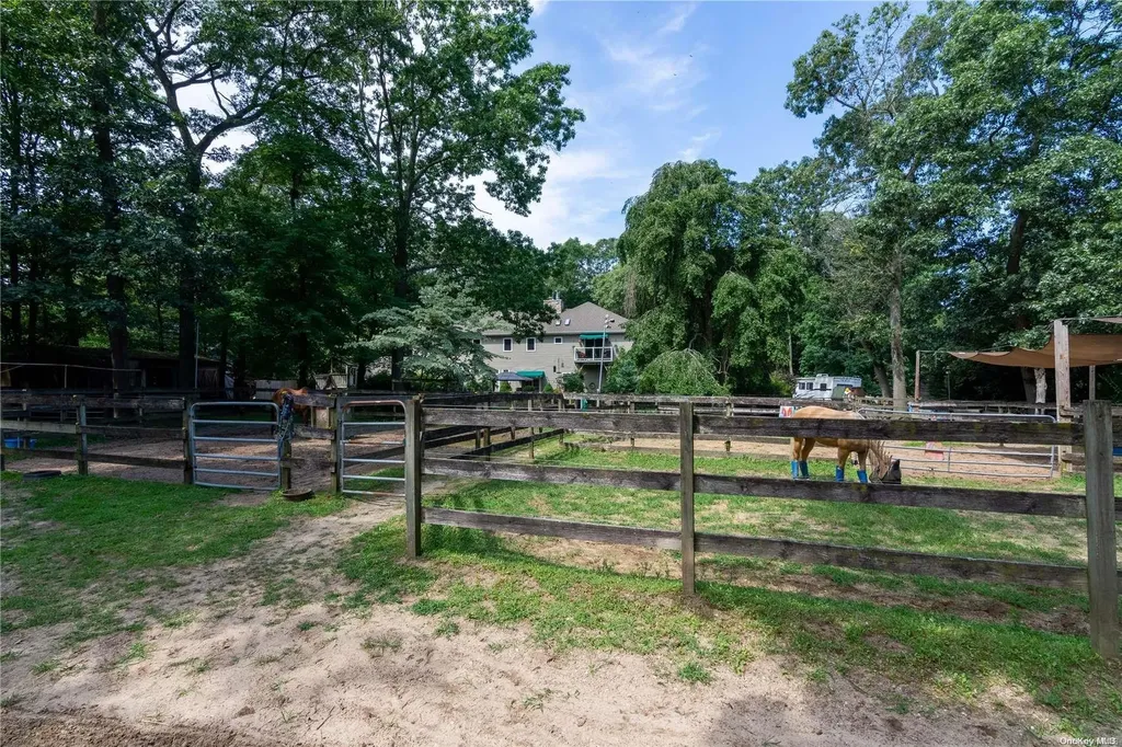 31 Croft Lane Smithtown NY 11787
