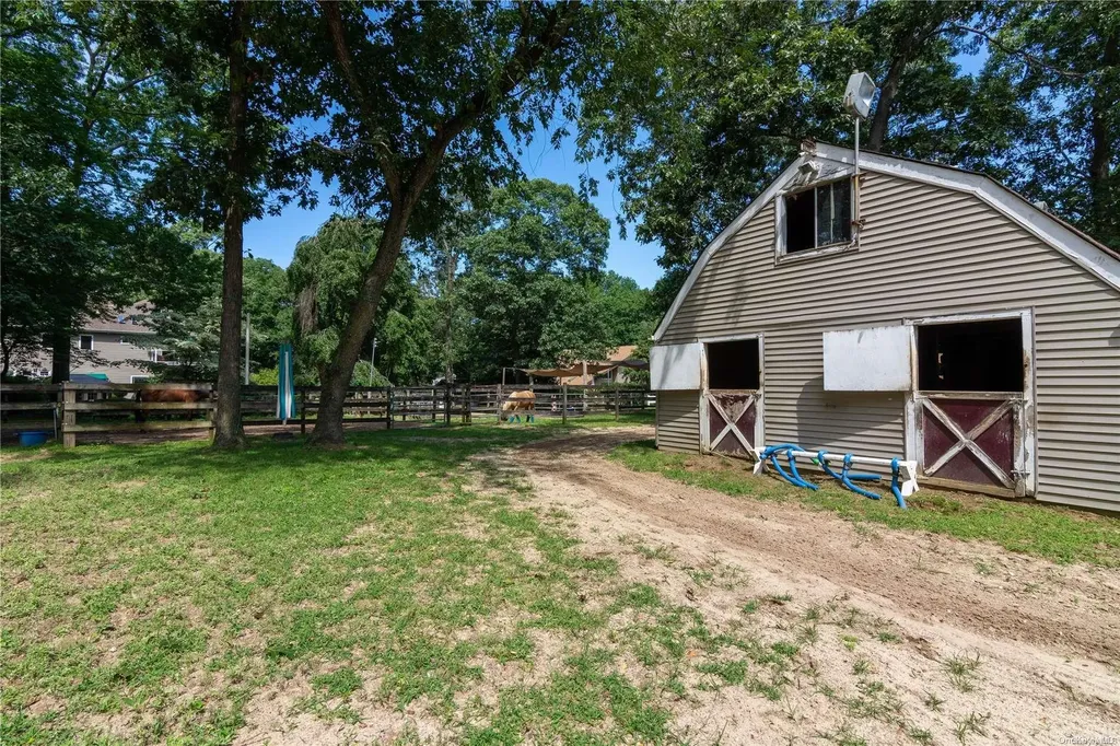 31 Croft Lane Smithtown NY 11787