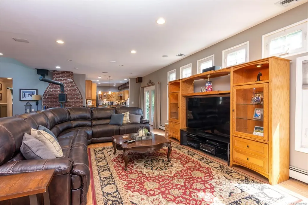 31 Croft Lane Smithtown NY 11787