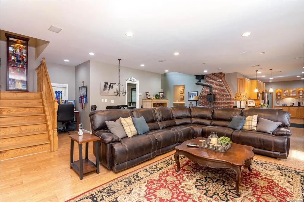 31 Croft Lane Smithtown NY 11787