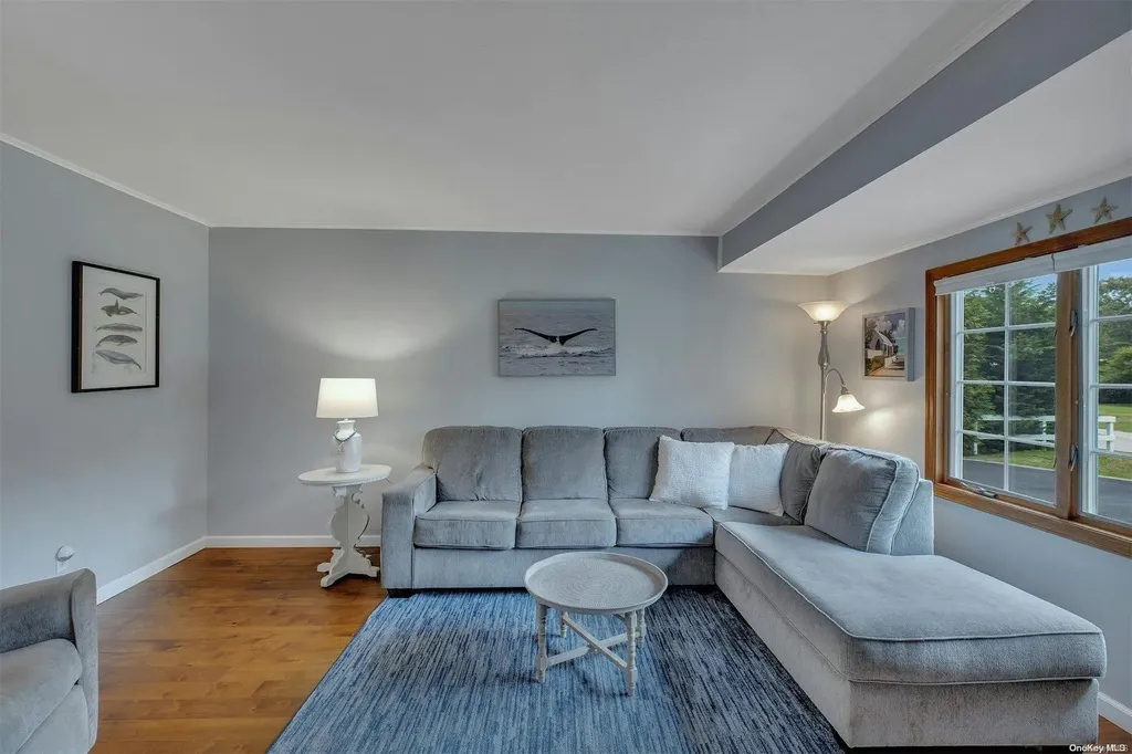 24 Huckleberry Lane Hampton Bays NY 11946
