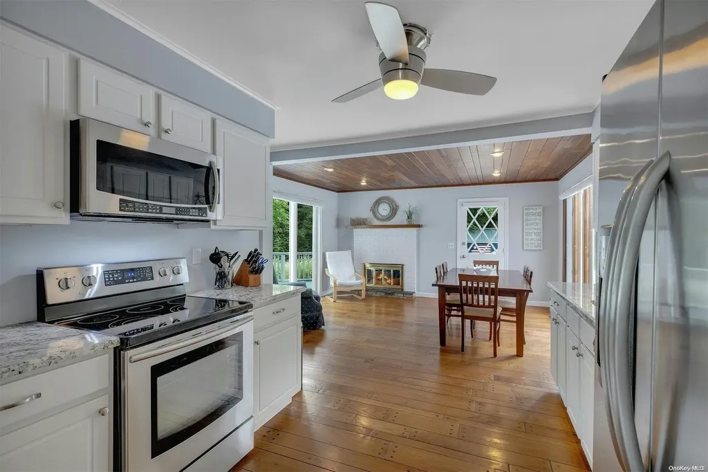 24 Huckleberry Lane Hampton Bays NY 11946