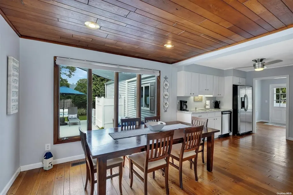 24 Huckleberry Lane Hampton Bays NY 11946
