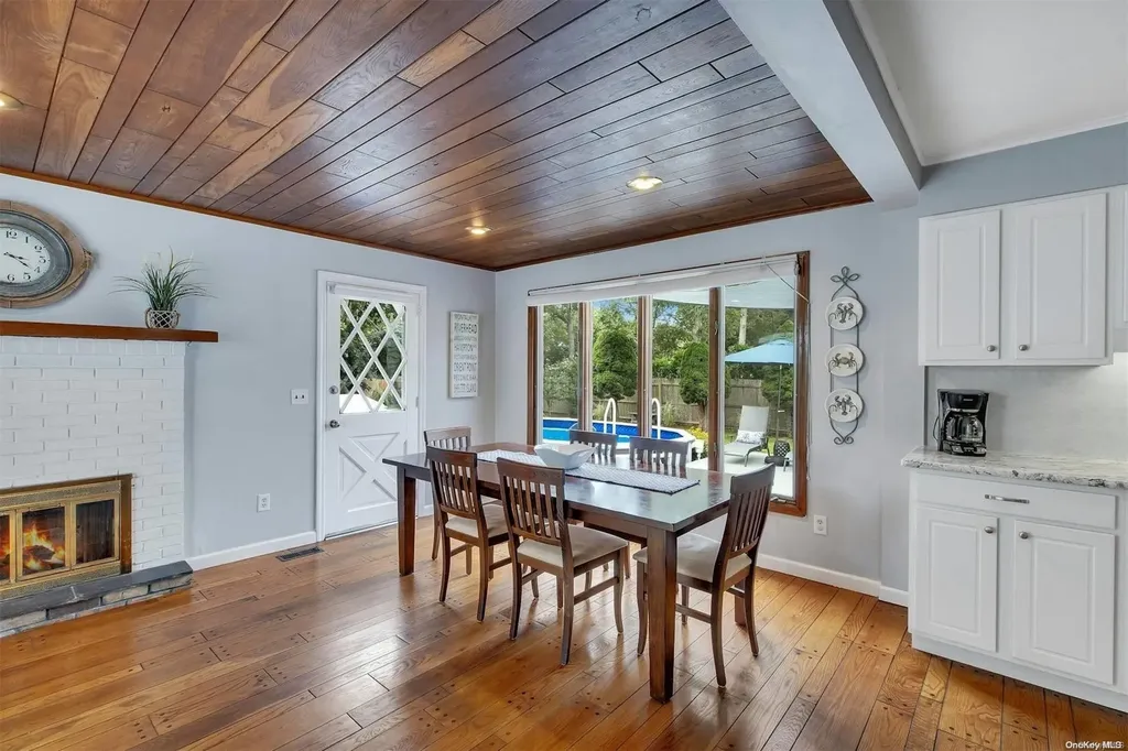 24 Huckleberry Lane Hampton Bays NY 11946