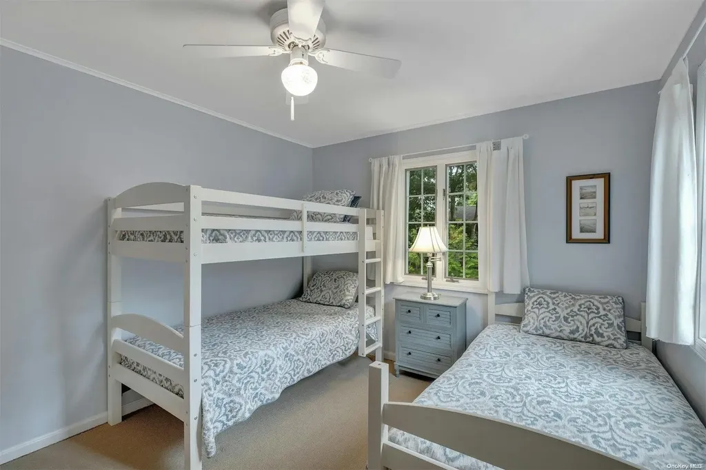 24 Huckleberry Lane Hampton Bays NY 11946