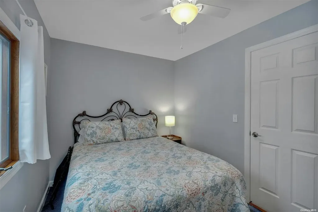 24 Huckleberry Lane Hampton Bays NY 11946