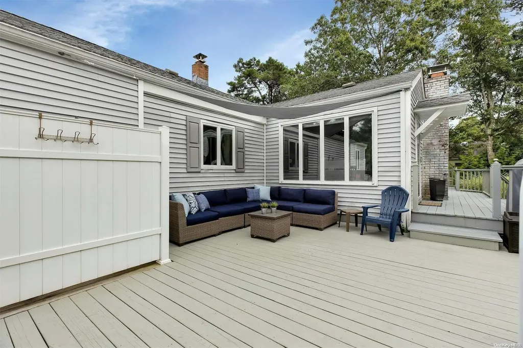 24 Huckleberry Lane Hampton Bays NY 11946