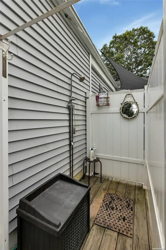 24 Huckleberry Lane Hampton Bays NY 11946