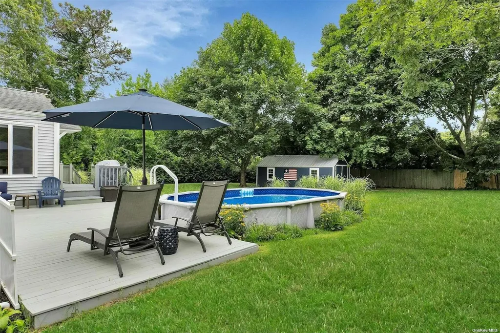 24 Huckleberry Lane Hampton Bays NY 11946