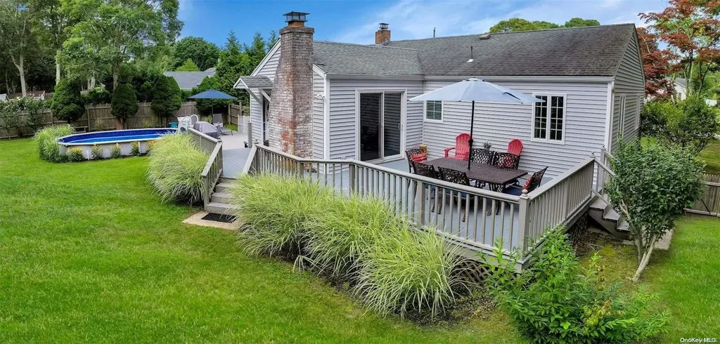 24 Huckleberry Lane Hampton Bays NY 11946