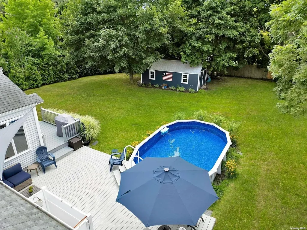 24 Huckleberry Lane Hampton Bays NY 11946