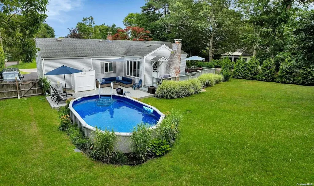 24 Huckleberry Lane Hampton Bays NY 11946