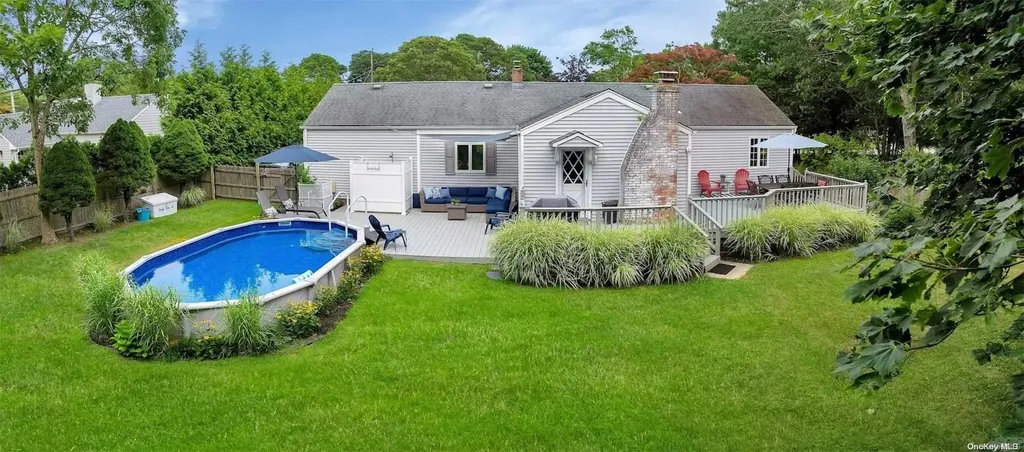 24 Huckleberry Lane Hampton Bays NY 11946