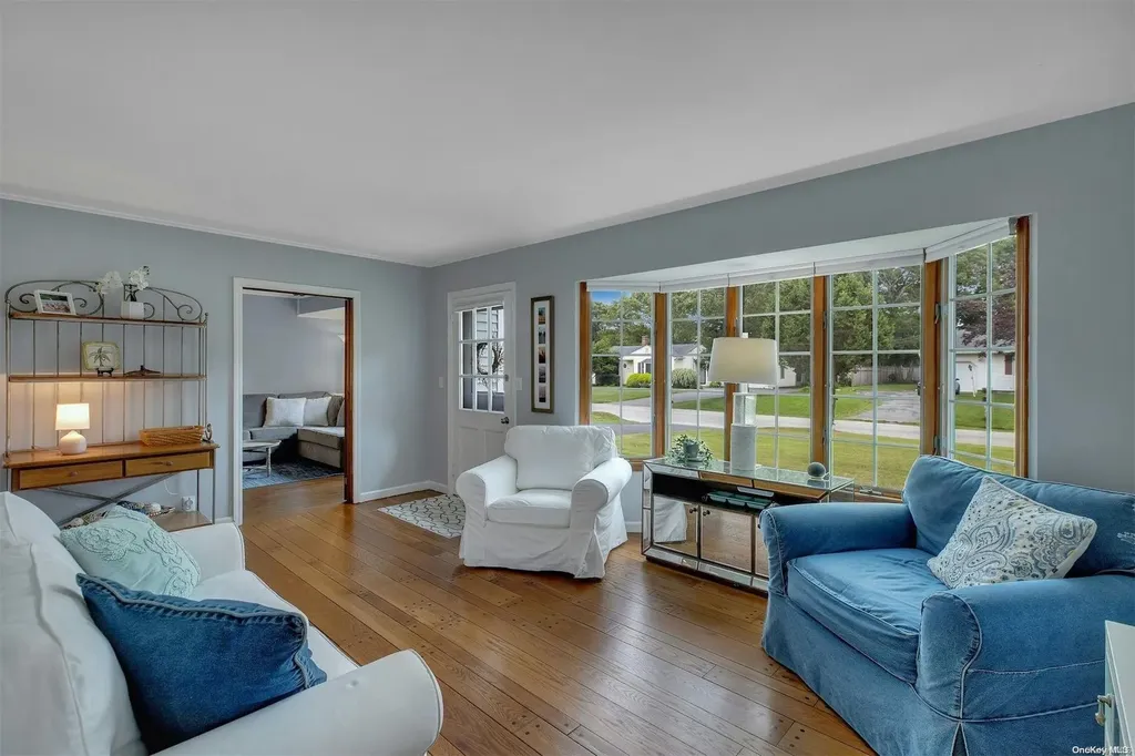 24 Huckleberry Lane Hampton Bays NY 11946