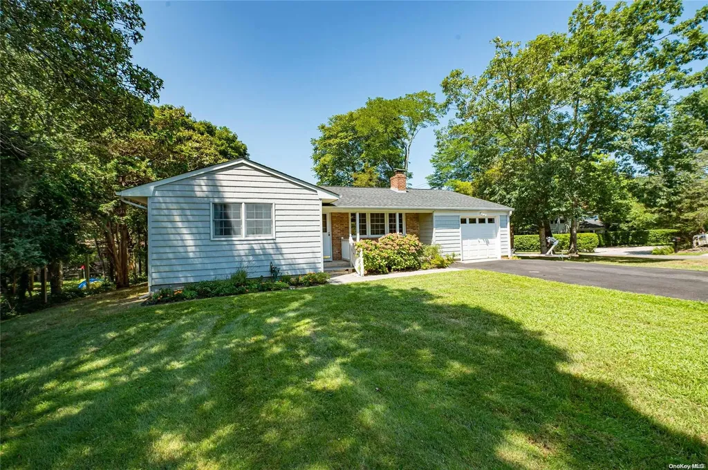 2 Flocee Lane Hampton Bays NY 11946