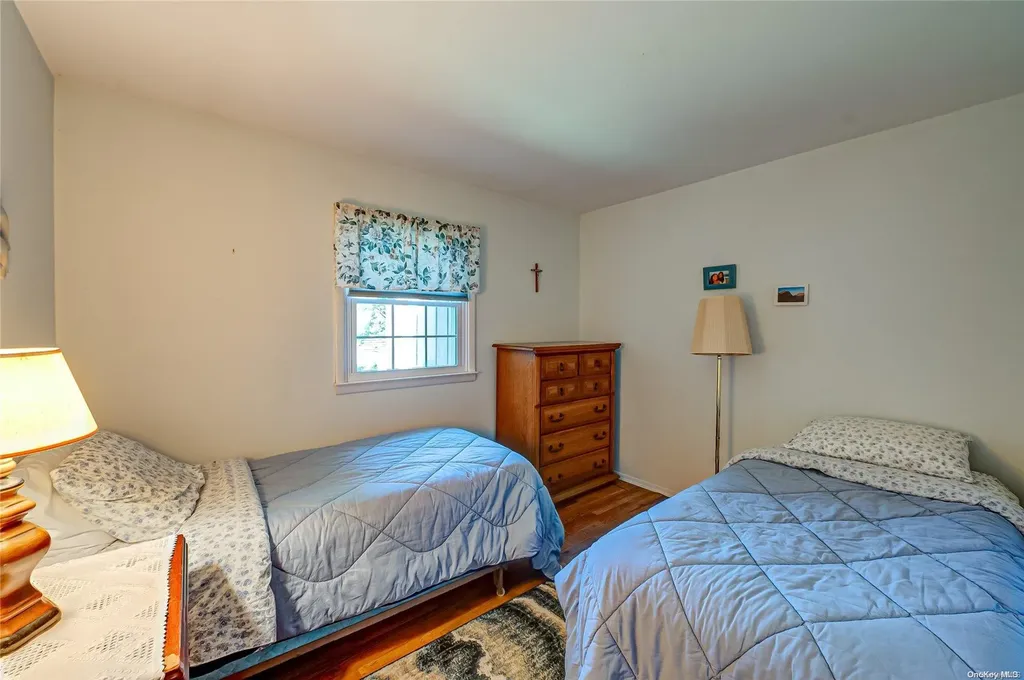 2 Flocee Lane Hampton Bays NY 11946